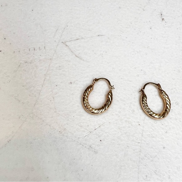 14K Yellow Gold Hollow Puff Earrings Shrimp Hoop Earrings . - Picture 3 of 7